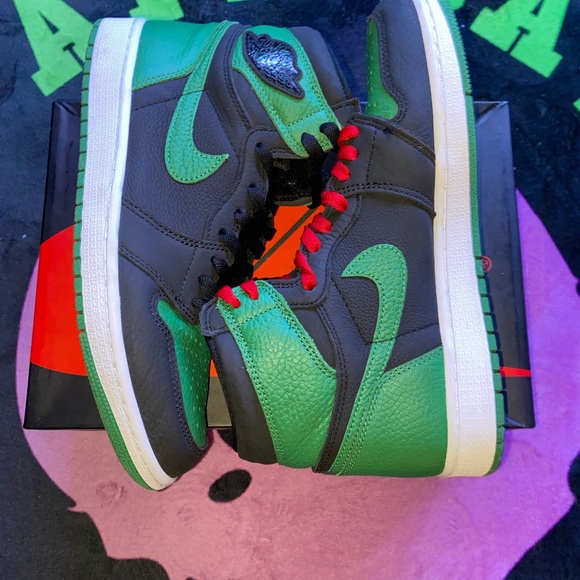 Jordan 1 pine green Size 9 - Picture 3 of 5